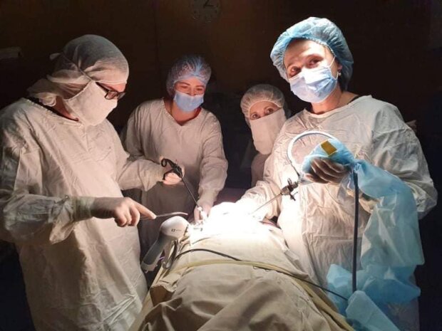 Львівські медики видалили гігантську пухлину у 14-річної дівчинки: завбільшки з баскетбольний м’яч