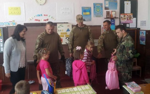 Герои с большим с сердцем: воины помогли школьникам Лисичанска