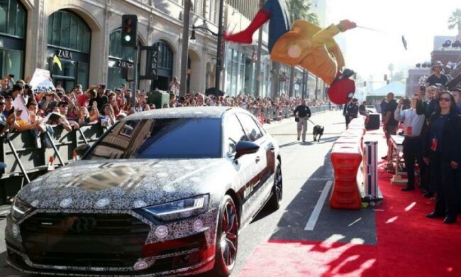 Довгоочікувана Audi A8 засвітилась на червоній доріжці
