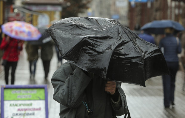 Синоптики розповіли, коли зливи перестануть кошмарити українців