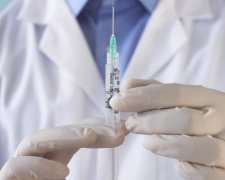 Заборонена вакцина: хто відповість за смерть дитини після щеплення