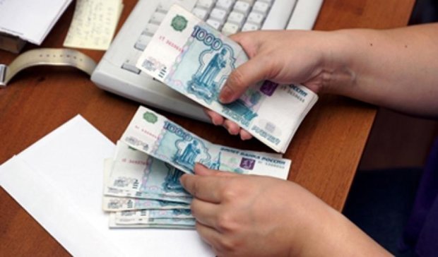 Зарплати в РФ знизилися до 16-річного мінімуму - Bloomberg