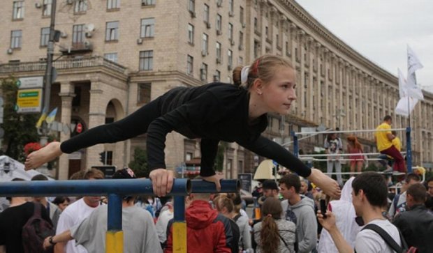 День молоді в Києві: йога на асфальті та велотріал 
