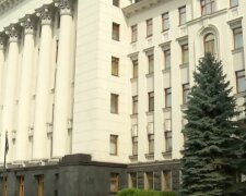 Под офисом Зеленского разгуливал неадекват с гранатой, украинцы заговорили о покушении на президента