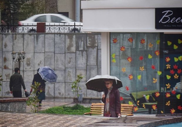 Погода на вихідні: українці відпочинуть від нескінченних злив, але не всі
