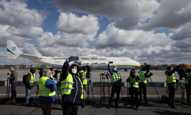 "Мрія" в небі: зліт українського літака-легенди показали з висоти - неймовірна міць