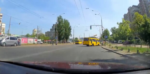 В Киеве подорожает проезд в маршрутках - перевозчики перевели стрелки на карантин