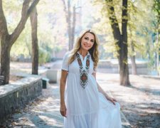Весна спровоцировала Сумскую показать свою "малышку" в цветущей сакуре: нежное фото