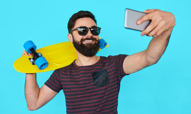 Тунельний синдром: до чого призводить селфіманія