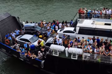 В Крыму судно с  пасажирами  дрейфовало 13 часов из-за лоцмана-беглеца