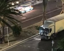 Вантажівка протаранила натовп людей у Ніцці