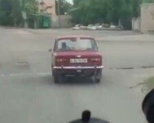 Під Запоріжжям дівчинка за кермом авто влаштувала "Форсаж" вулицями міста — "Коли батя відправив за хлібом"