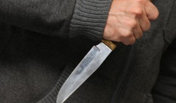 Невідомий погрожував ножем одеським школярам