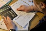 Українці, які оформили субсидії, платять за комуналку вдвічі більше