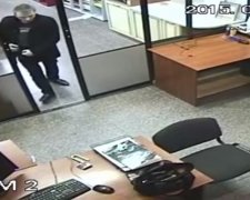 Злодій обікрав меблевий салон за 17 секунд