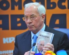 Слідом за бабаком Тимком майбутнє України передбачив Азаров у своїй книзі