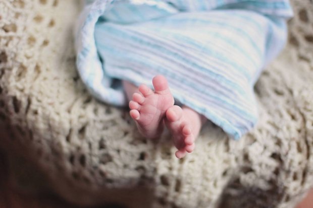 Пробили вуха, легеню, занесли сепсис: в Житомирській області лікарі залікували до смерті 6-місячного малюка