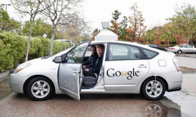 Безпілотний автомобіль від Google потрапив в аварію