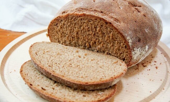 "Пережили три голодомора": под Киевом в лесу обнаружили "гору" хлеба, - украинцы негодуют