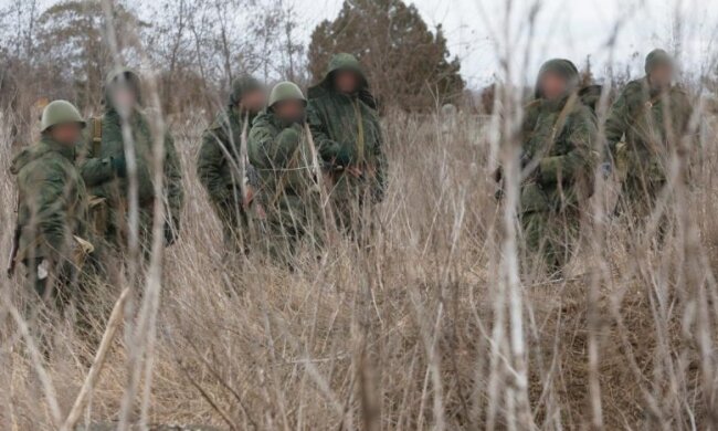 Военные в поле, фото со свободных источников