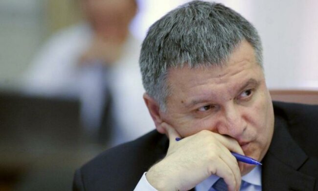 Аваков пообіцяв звільнити Донбас, але чужими руками