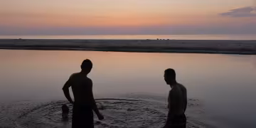 Отдых у моря, скриншот: Youtube