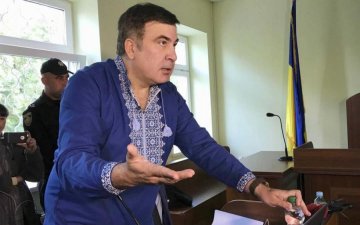 Саакашвілі погрожував зістрибнути з даху, його скрутили