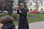 Пьяный священник, скриншот: Facebook