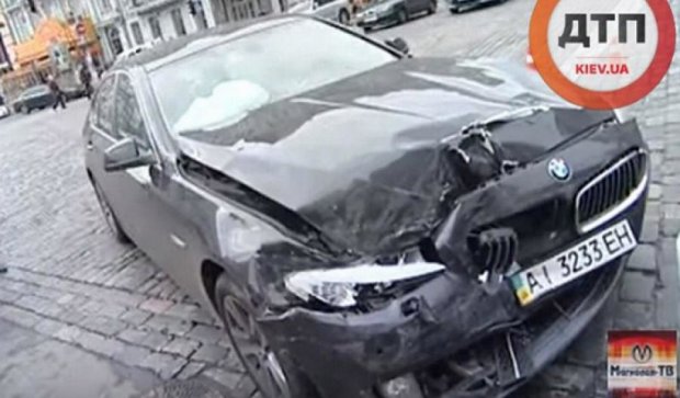 ДТП на Жилянской: Volkswagen проехал на красный и разбил три авто (фото)