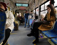 Я продолжу спать, а ты стой: девушка заставила всех пассажиров проглотить языки