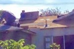 Як команда волонтерів допомогла пенсіонеру відремонтувати дах (фото)