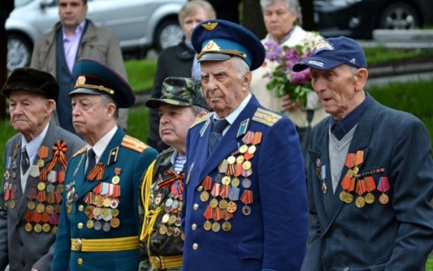 У "ДНР" до 9 травня наклонували ветеранів 