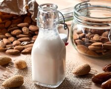 Миндальное молоко. Фото Ecosmak