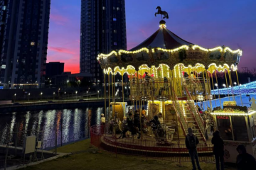 Київ, карусель, Новий рік, фото із соцмереж