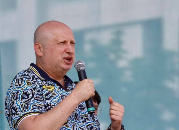 Турчинов охрестив 20% українців "рабами": чим не догодили головному "пастору" країни