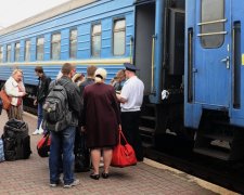 Роздягайся - засмагай: Укрзалізниця показала пекло на рейках, скандал на всю країну