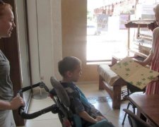 Сладкое не для всех: ROSHEN отказал ребенку с ДЦП