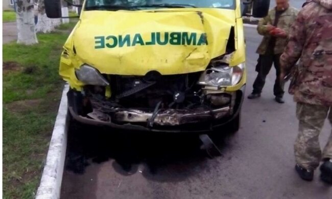 У Донецьку машина швидкої потрапила в ДТП