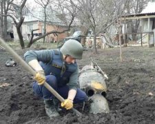 Пожежа у Балаклії: сапери підривають боєприпаси навколо складу