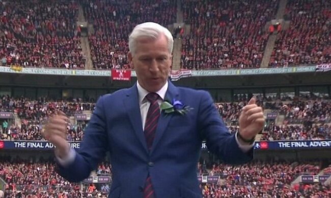 Тренер английского клуба отметил гол роскошным танцем