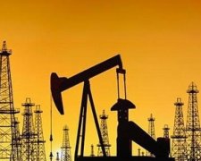 Из-за большой добычи нефти ее цена будет снижаться до 25 долларов — експерт