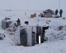 На Харківщині перевернувся мікроавтобус: одна людина загинула