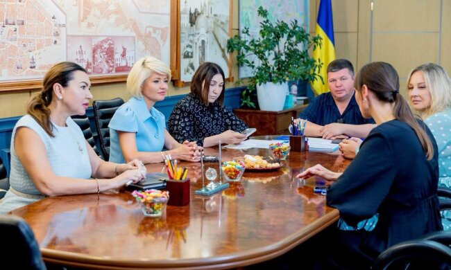 В Подольском районе Киева провели просветительское мероприятие «Правосознание»: жителей консультировали по защите жилья, государственных программ и цифровых сервисов