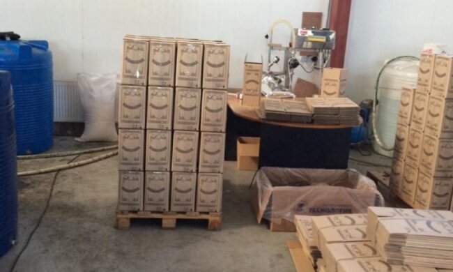 Под Киевом нашли подпольный цех по изготовлению водки