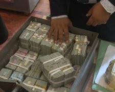 Нігерійська влада знайшла мільйони доларів у покинутій квартирі