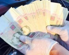 Херсонского налоговика поймали на взятке в 10 тысяч гривен