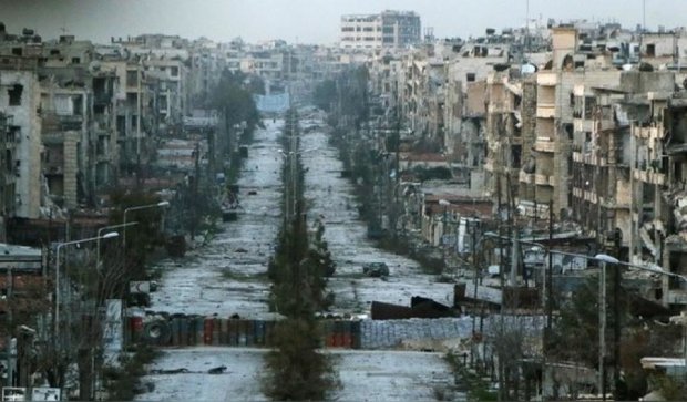 Кремль не прекращает бомбежек Алеппо: тысячи человек бегут из города