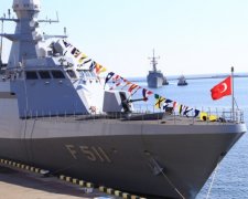 В Одесу зайшли два новітніх турецьких бойових корабля - фото