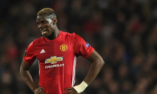 Звезда Манчестер Юнайтед столкнул журналистку в бассейн