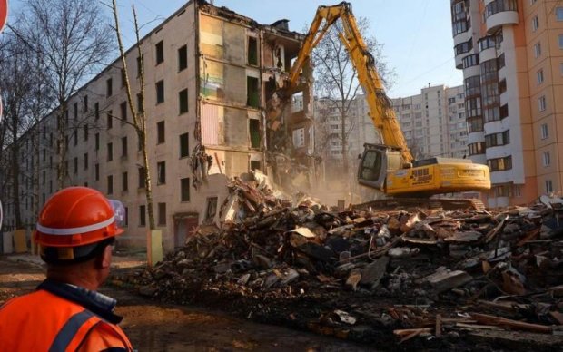 В Киеве отправили под снос новую многоэтажку
